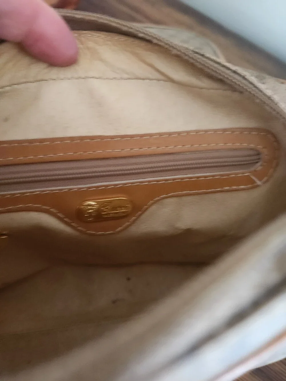 Gucci Beige Tan Monogram Micro GG Vintage Crossbody Bag with Matching Wallet - Picture 10 of 15